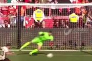 Kaiyuan Game card-尤文图斯门将扑出关键球，帮助球队保持领先