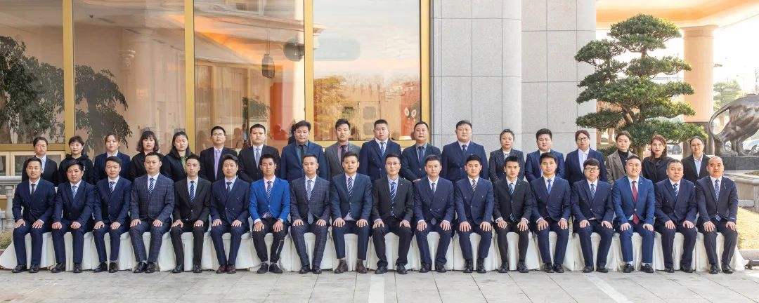 包含竞技俱乐部召开职员大会，商讨新赛季球队管理计划的词条