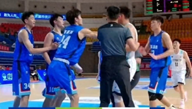 情绪失控!球员爆发了怎样的争执?的简单介绍 情绪失控!球员爆发了怎样的争执?的简单介绍