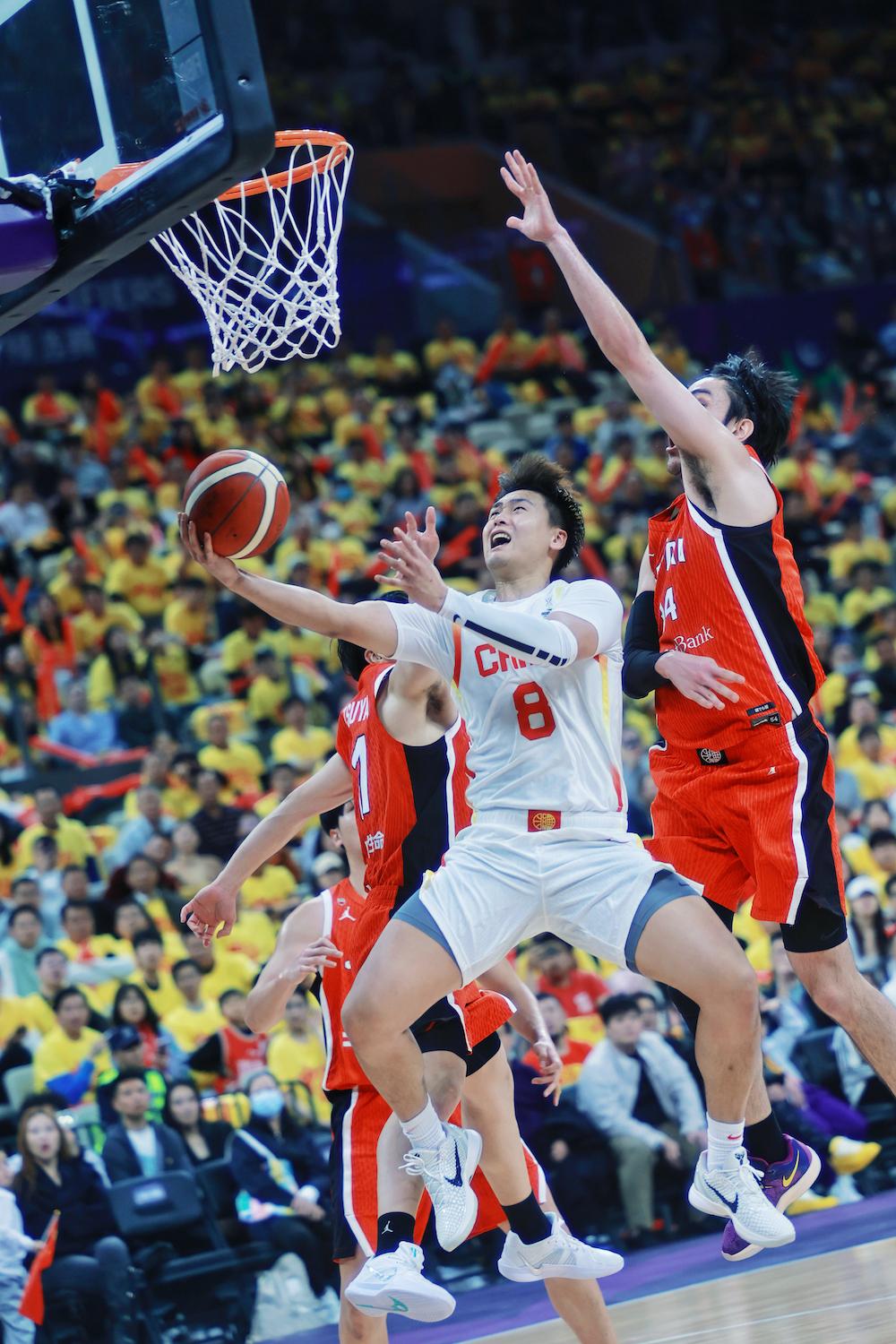 深圳男篮全队发挥出色,取得胜利 深圳男篮全队发挥出色,取得胜利