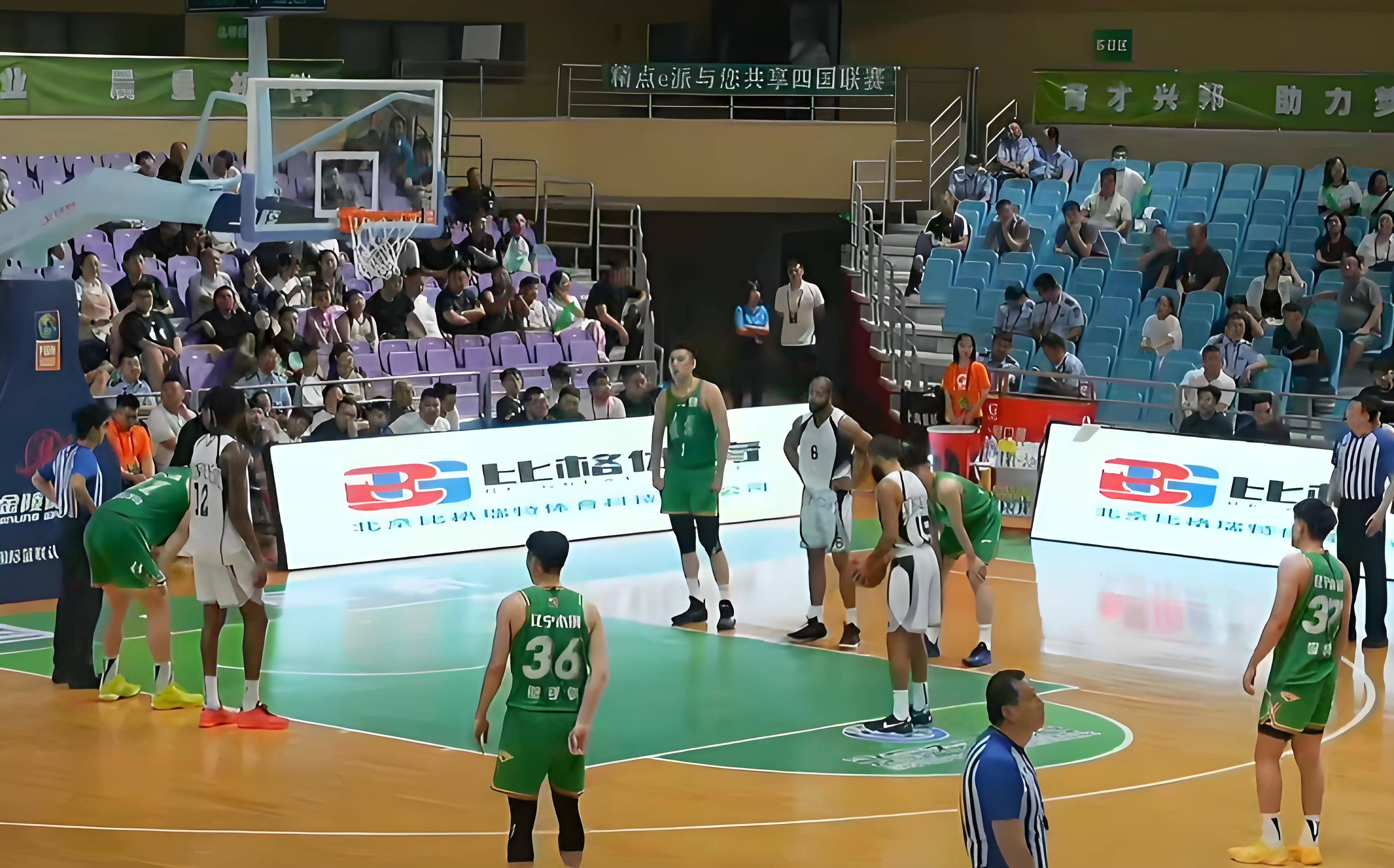 球队发挥出色,客场大胜对手 球队发挥出色,客场大胜对手