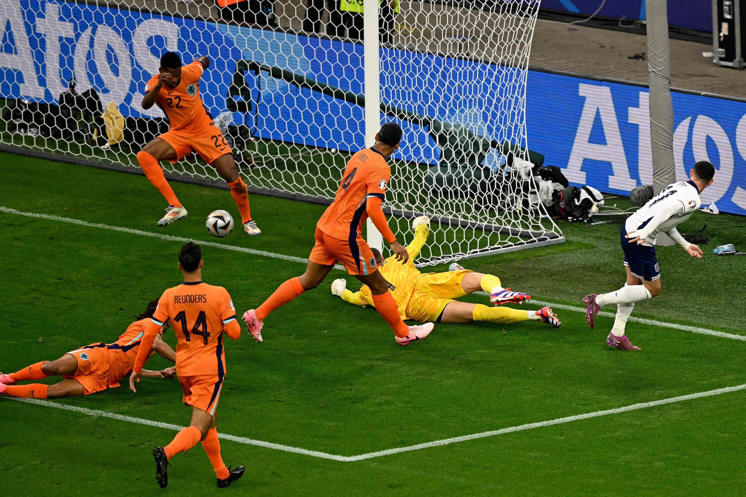 英格兰球员在欧预赛中发挥出色