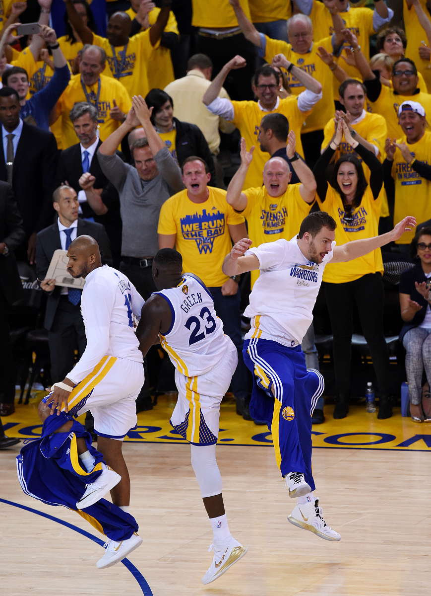 勇士主场胜马刺,斯蒂芬库里独揽32分的简单介绍 勇士主场胜马刺,斯蒂芬库里独揽32分的简单介绍