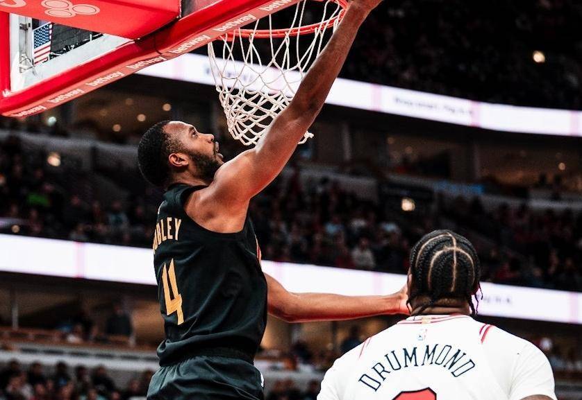 马刺负于尼克斯,德罗赞表现平平 马刺负于尼克斯,德罗赞表现平平