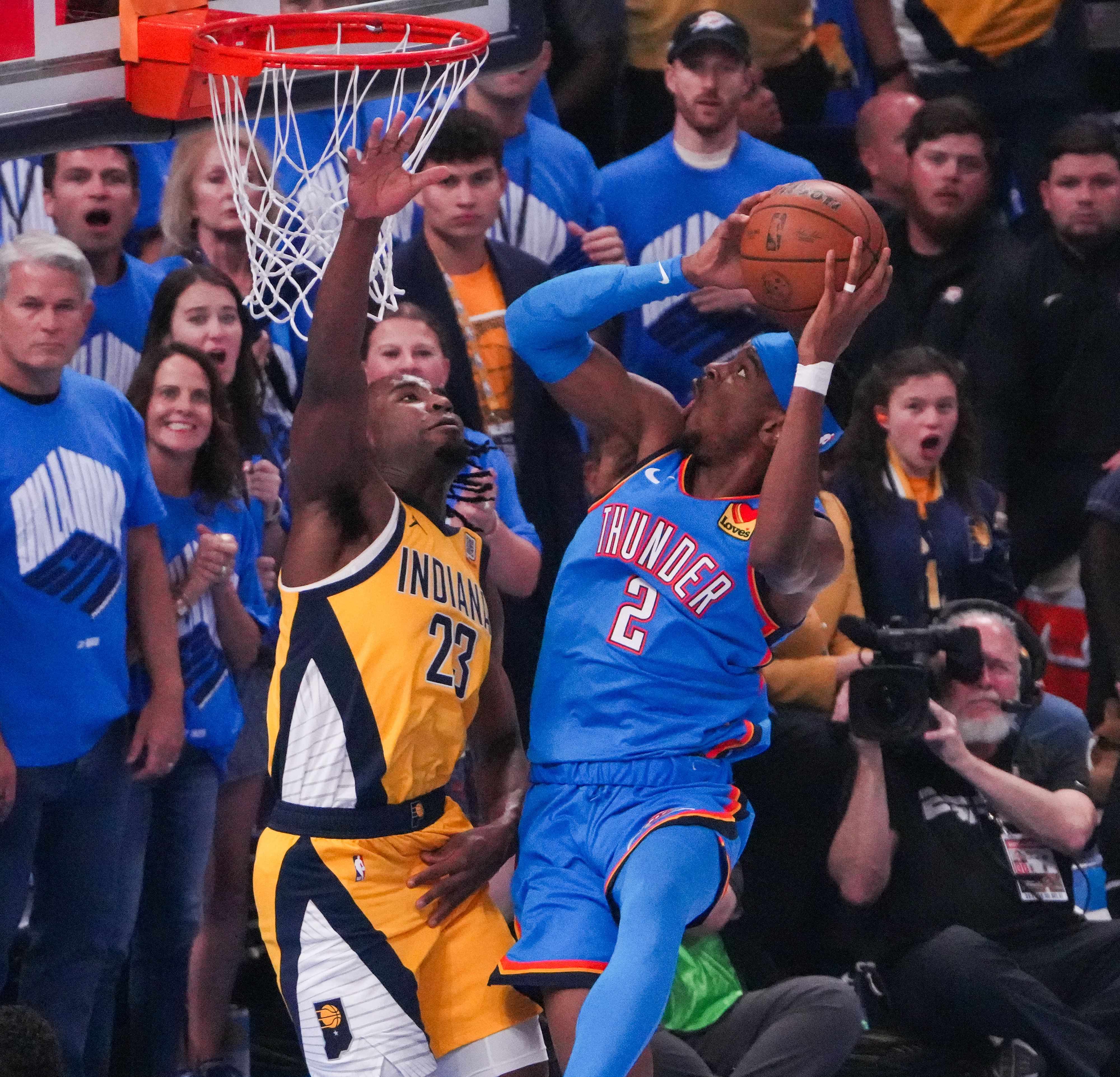 勇士主场大胜雷霆,实现六连胜 勇士主场大胜雷霆,实现六连胜