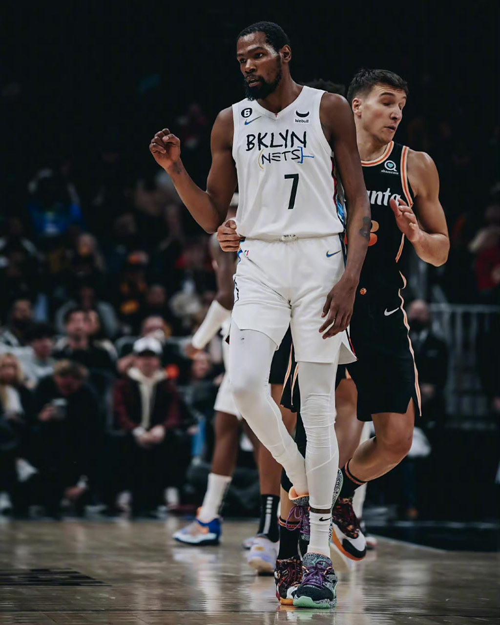 篮网客场险胜老鹰结束连败