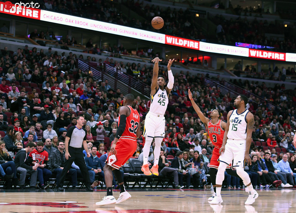 爵士客场大胜公牛，稳居西部前列的简单介绍