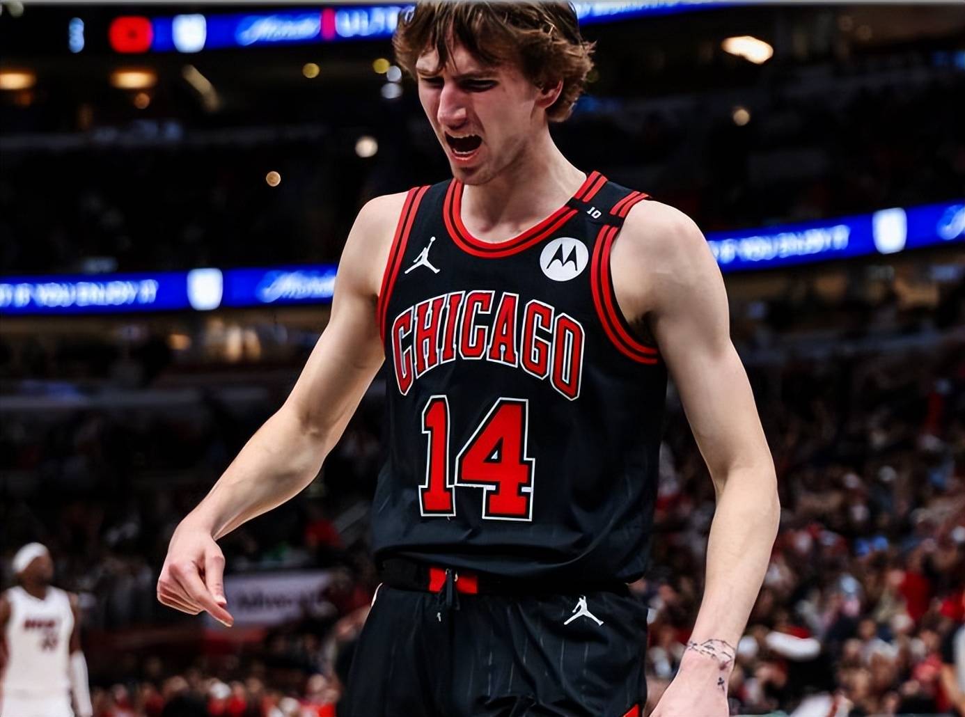 爵士客场大胜公牛，稳居西部前列的简单介绍